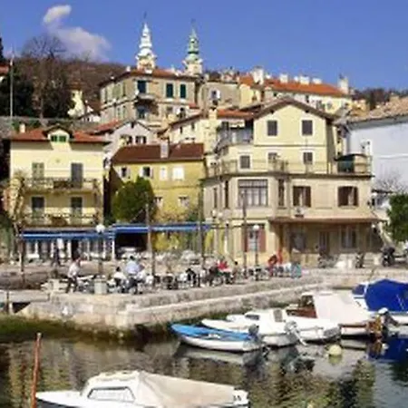 Apartamento Zlatko , Steps To The Sea