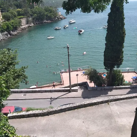 Apartman Zlatko , Steps To The Sea